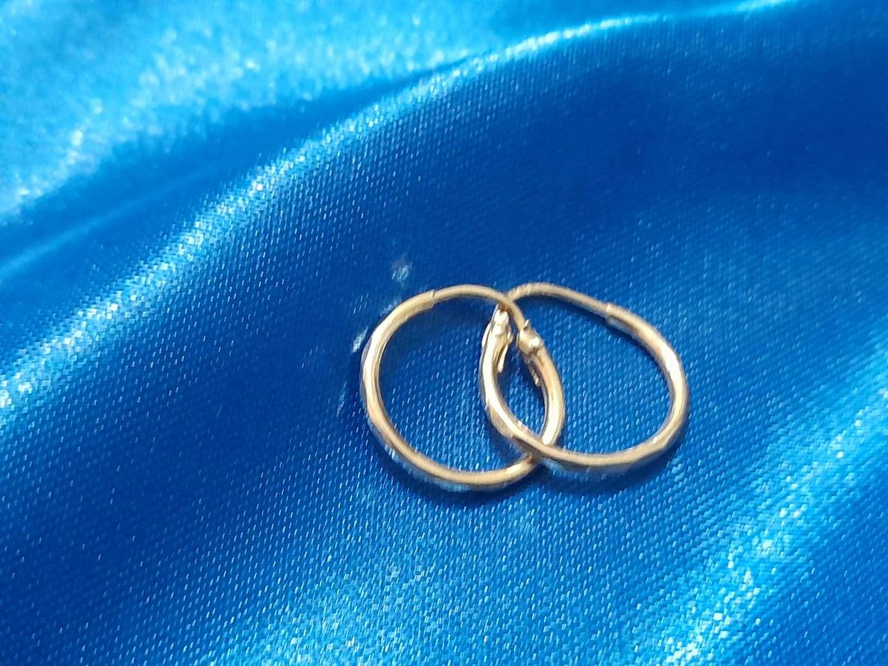 ARRACADA CHICA DE ORO