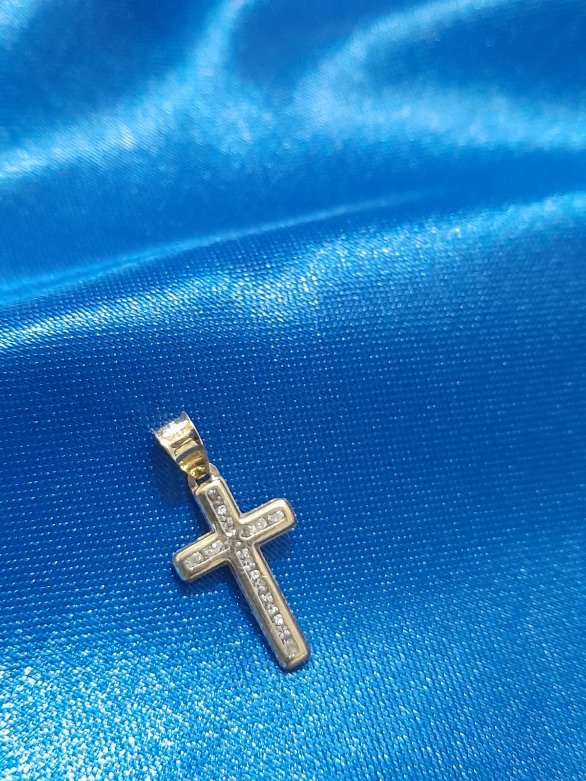 DIJE DE CRUZ MEDIANO DE ORO