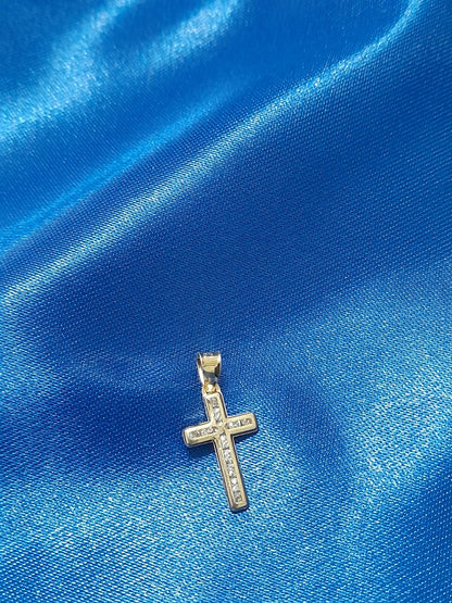 DIJE DE ORO EN FORMA DE CRUZ