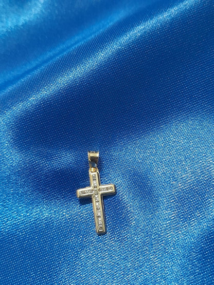 DIJE DE ORO EN FORMA DE CRUZ