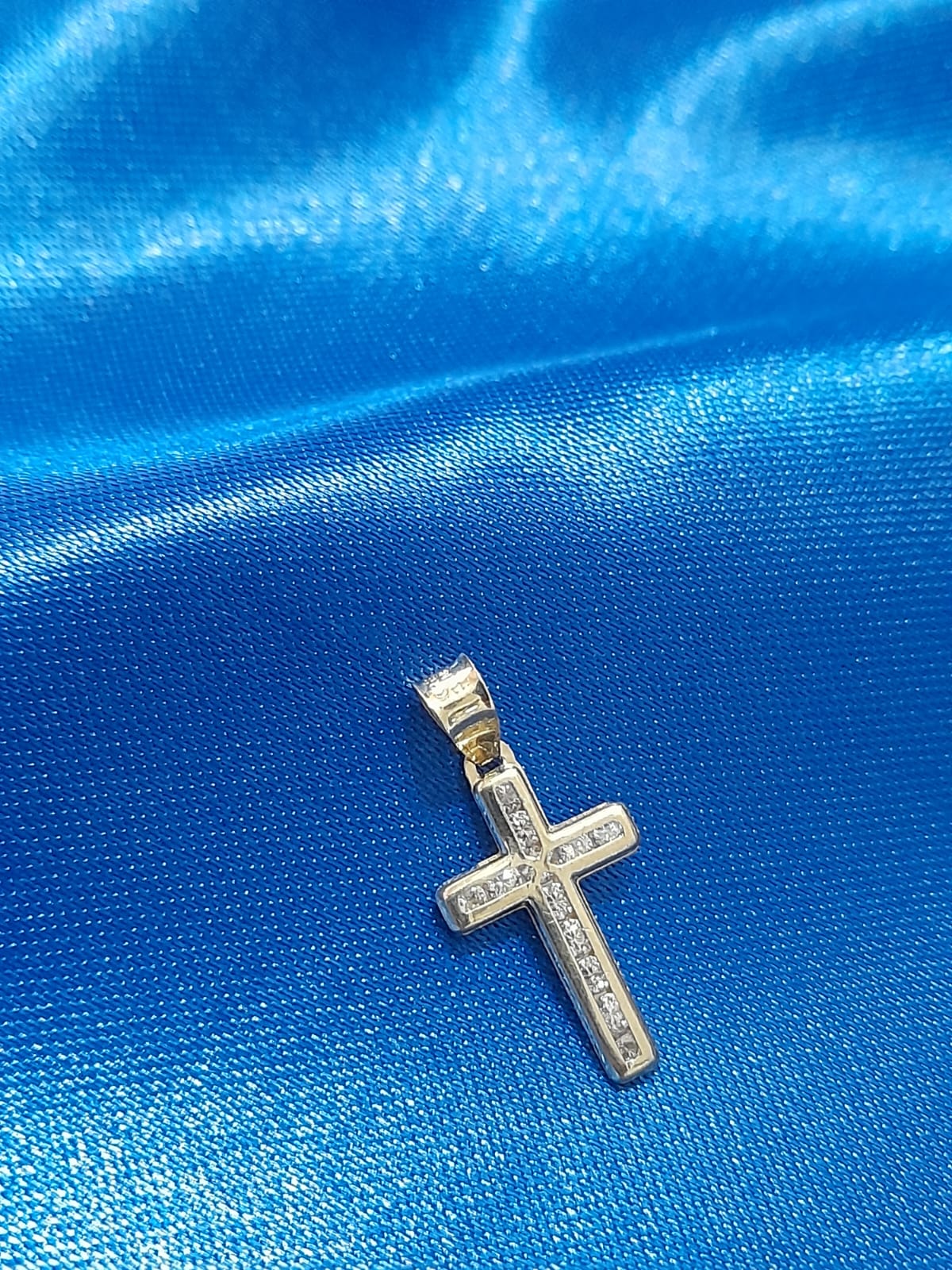 DIJE DE CRUZ MEDIANO DE ORO