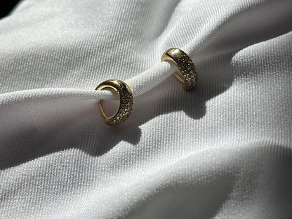 ARETES CON PIEDRA BRILLOSA